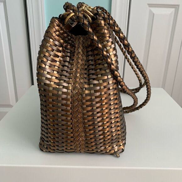 1980's CEM Metallic Leather Woven Basket Bag - Picture 5 of 10